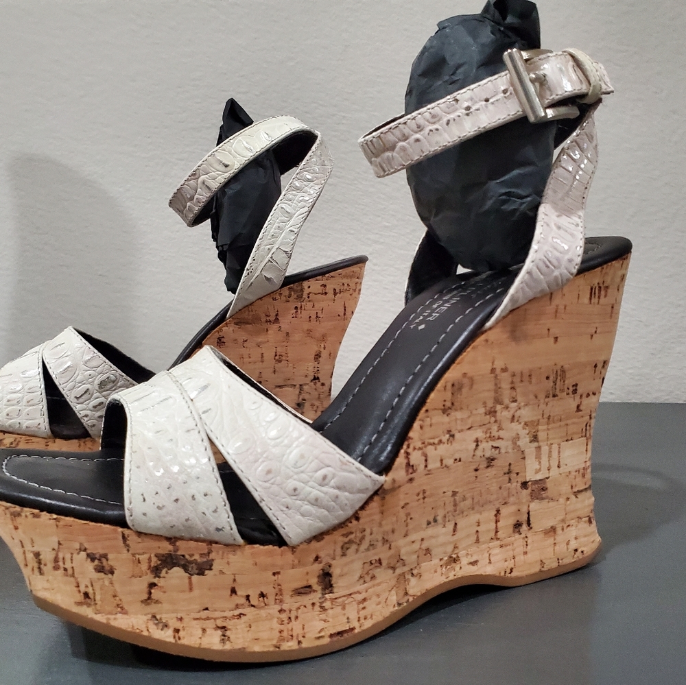Couture Donald J Pliner Ivory Metallic Gator Cork Wedges size 6.5